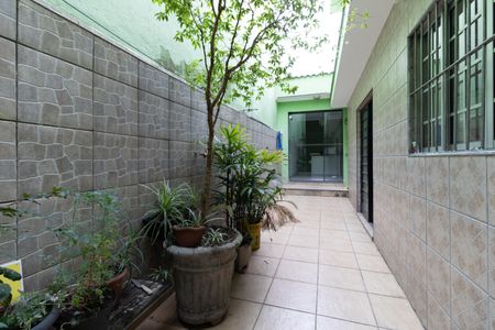 Casa à venda com 109m², 4 quartos e 2 vagas Casa à venda com 109m², 4 quartos e 2 vagasCorredor Lateral