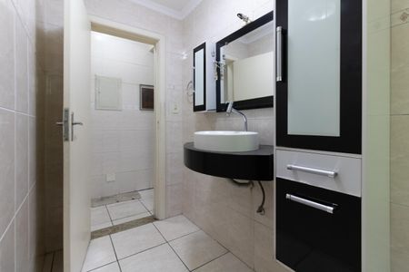 Casa à venda com 109m², 4 quartos e 2 vagas Casa à venda com 109m², 4 quartos e 2 vagasBanheiro 2