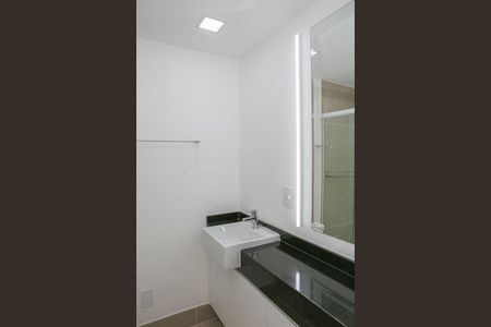 Banheiro Social de kitnet/studio para alugar com 1 quarto, 19m² em Água Branca, São Paulo