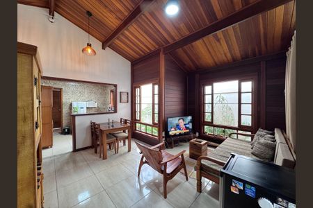 Casa de condomínio à venda com 100m², 2 quartos e 3 vagasSala