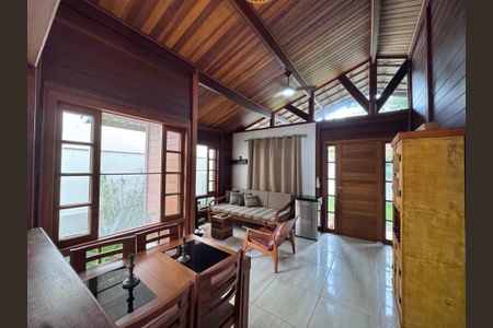 Casa de condomínio à venda com 100m², 2 quartos e 3 vagasSala