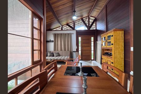 Casa de condomínio à venda com 100m², 2 quartos e 3 vagasSala