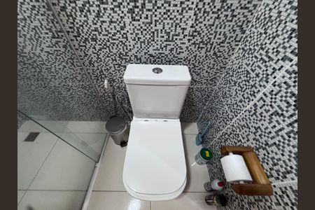 Casa de condomínio à venda com 100m², 2 quartos e 3 vagasBanheiro Social