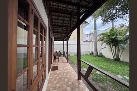 Casa de condomínio à venda com 100m², 2 quartos e 3 vagasÁrea externa