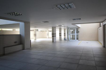 Apartamento à venda com 64m², 2 quartos e 2 vagasHall social