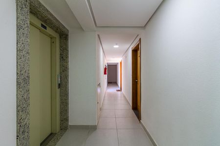 Apartamento à venda com 64m², 2 quartos e 2 vagasCorredor