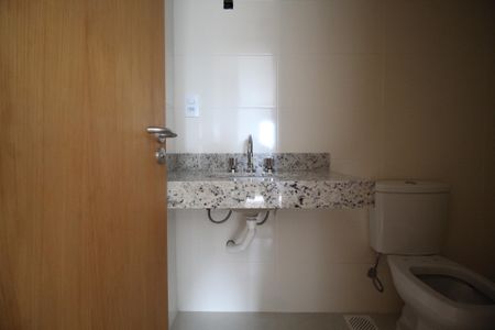 Apartamento à venda com 64m², 2 quartos e 2 vagasBanheiro da Suíte 1