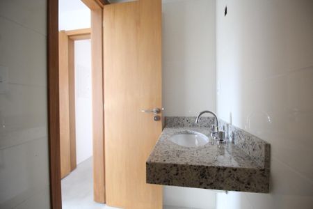Apartamento à venda com 64m², 2 quartos e 2 vagasBanheiro da Suíte 1