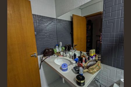 Casa à venda com 250m², 3 quartos e 2 vagas
