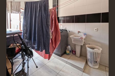 Casa à venda com 250m², 3 quartos e 2 vagas