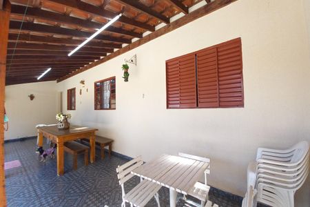 Casa à venda com 250m², 3 quartos e 2 vagasÁrea Comum 