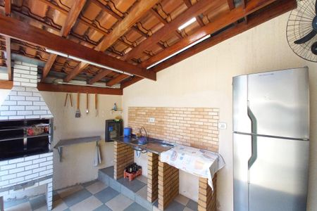 Casa à venda com 250m², 3 quartos e 2 vagasÁrea comum - Churrasqueira