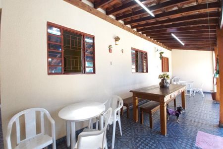 Casa à venda com 250m², 3 quartos e 2 vagasÁrea Comum 