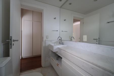 Apartamento à venda com 280m², 4 quartos e 4 vagasBanheiro da suíte