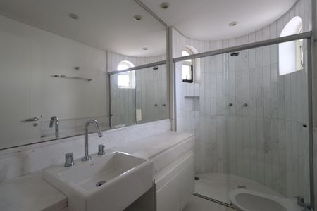 Apartamento à venda com 280m², 4 quartos e 4 vagasBanheiro da suíte