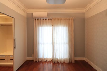 Apartamento à venda com 280m², 4 quartos e 4 vagasSuíte 2