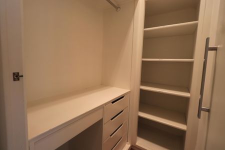 Apartamento à venda com 280m², 4 quartos e 4 vagasCloset da suíte 2