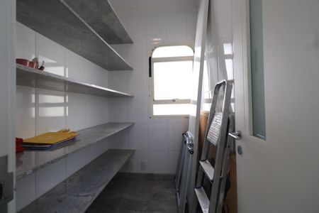 Apartamento à venda com 280m², 4 quartos e 4 vagasDespensa