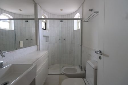 Apartamento à venda com 280m², 4 quartos e 4 vagasBanheiro da suíte