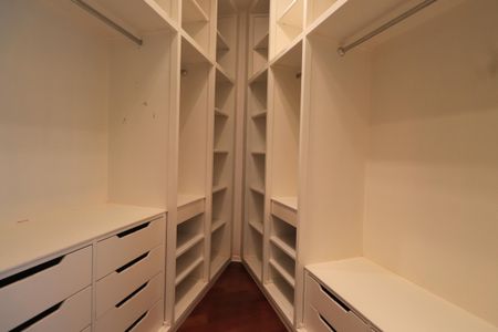 Apartamento à venda com 280m², 4 quartos e 4 vagasCloset da suíte 2