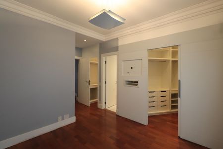 Apartamento à venda com 280m², 4 quartos e 4 vagasSuíte 2
