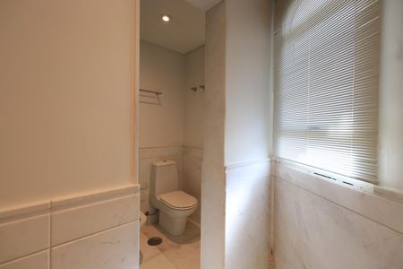 Apartamento à venda com 280m², 4 quartos e 4 vagasBanheiro da Suíte 2