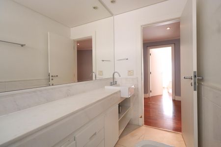 Apartamento à venda com 280m², 4 quartos e 4 vagasBanheiro Social