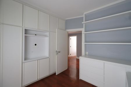 Apartamento à venda com 280m², 4 quartos e 4 vagasQuarto 