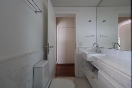 Apartamento à venda com 280m², 4 quartos e 4 vagasBanheiro da suíte