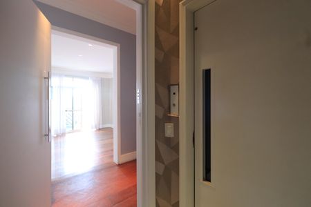 Apartamento à venda com 280m², 4 quartos e 4 vagasCorredor