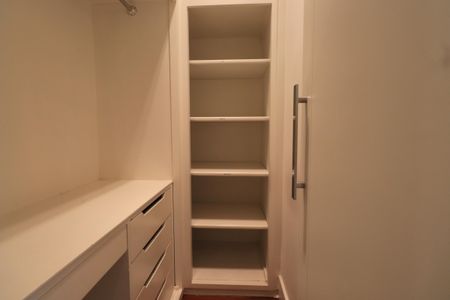 Apartamento à venda com 280m², 4 quartos e 4 vagasCloset da suíte 2