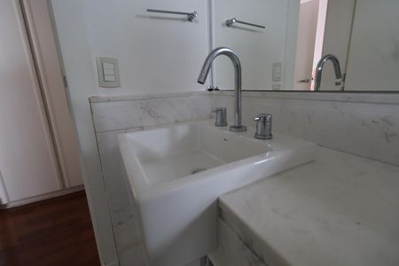 Apartamento à venda com 280m², 4 quartos e 4 vagasBanheiro da suíte