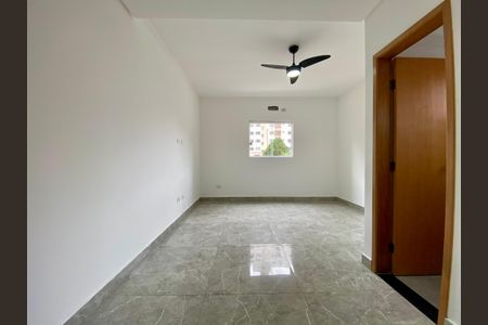 Sala de casa de condomínio para alugar com 2 quartos, 103m² em Tupi, Praia Grande