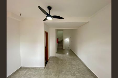 Sala de casa de condomínio para alugar com 2 quartos, 103m² em Tupi, Praia Grande