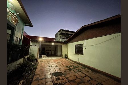 Casa à venda com 353m², 5 quartos e 4 vagas Casa à venda com 353m², 5 quartos e 4 vagasÁrea comum