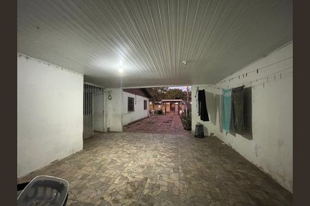 Casa à venda com 353m², 5 quartos e 4 vagas Casa à venda com 353m², 5 quartos e 4 vagasÁrea comum