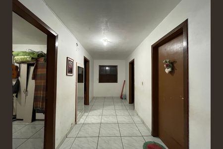 Casa à venda com 353m², 5 quartos e 4 vagas Casa à venda com 353m², 5 quartos e 4 vagasCorredor