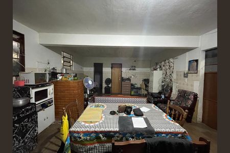 Casa à venda com 353m², 5 quartos e 4 vagas Casa à venda com 353m², 5 quartos e 4 vagasCozinha