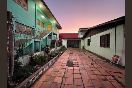 Casa à venda com 353m², 5 quartos e 4 vagas Casa à venda com 353m², 5 quartos e 4 vagasÁrea comum