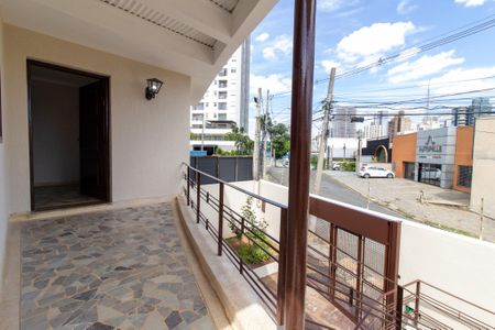 Casa à venda com 203m², 3 quartos e 3 vagas Casa à venda com 203m², 3 quartos e 3 vagasÁrea externa