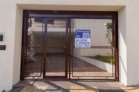 Casa à venda com 203m², 3 quartos e 3 vagas Casa à venda com 203m², 3 quartos e 3 vagasplaca