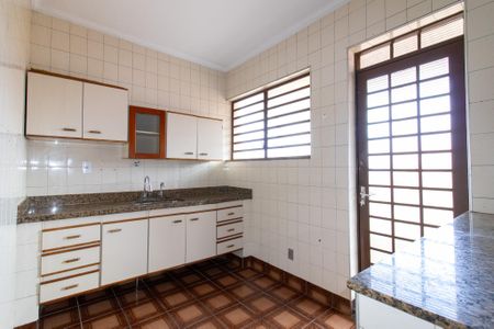 Casa à venda com 203m², 3 quartos e 3 vagas Casa à venda com 203m², 3 quartos e 3 vagasCozinha