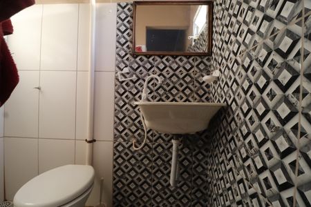 Banheiro de kitnet/studio para alugar com 1 quarto, 18m² em Martins, Uberlândia