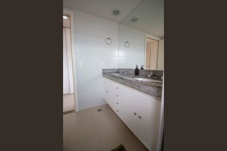 Apartamento para alugar com 145m², 4 quartos e 3 vagasBanheiro da Suíte