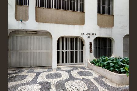 Apartamento à venda com 62m², 2 quartos e 1 vaga Apartamento à venda com 62m², 2 quartos e 1 vagaFachada e portaria