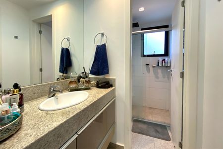 Apartamento à venda com 132m², 3 quartos e 3 vagasBanheiro da Suíte 1