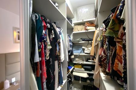 Apartamento à venda com 132m², 3 quartos e 3 vagasCloset da suíte 1
