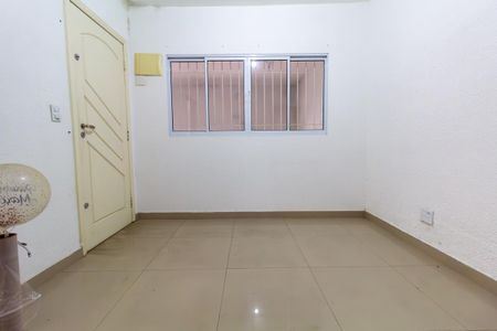 Casa para alugar com 90m², 2 quartos e 2 vagasSala