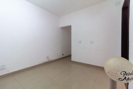 Casa para alugar com 90m², 2 quartos e 2 vagasSala
