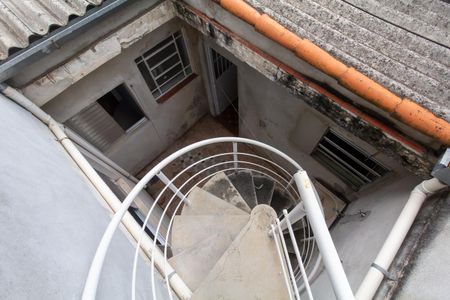 Casa para alugar com 90m², 2 quartos e 2 vagasEscada